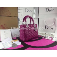 Réplica de alta calidad del bolso Dior Lady Default de piel.
