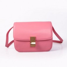 Bolso Celine Classic Box de piel de becerro con solapa, color rosa.