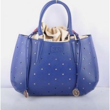 Bolso Fendi B Fab azul de piel perforada con asa superior grande.