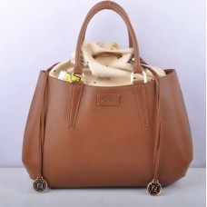 Bolso grande Fendi B Fab de piel de ciervo color amarillo tierra con asa superior. Bolso grande Fendi B Fab de piel de ciervo color amarillo tierra con asa superior.