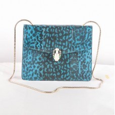 Bolso de hombro Bvlgari Serpenti de piel con vetas de serpiente, color azul, modelo 605. Bolso de hombro Bvlgari Serpenti de piel con vetas de serpiente, color azul, modelo 605.