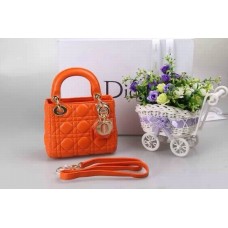 Réplica del bolso Dior Lady Default de piel de cordero naranja.