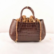 Bolso mediano Fendi B Fab de piel con vetas de cocodrilo color café oscuro con asa superior.