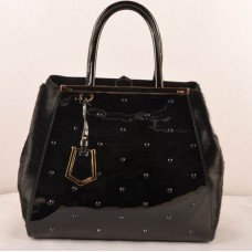 Bolso grande Fendi 2jours de charol negro con inserciones de piel de crin de caballo.
