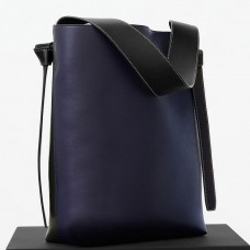 Bolso pequeño Celine Twisted Cabas en piel de becerro azul marino/negra.
