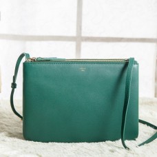 Bolso bandolera grande Celine Trio en piel de becerro verde.
