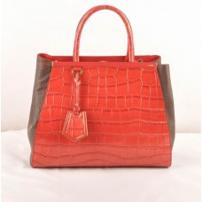 Bolso mediano Fendi 2jours de piel roja con vetas de cocodrilo y detalles en piel Ferrari color café oscuro.