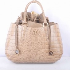 Bolso grande Fendi B Fab de piel color caqui con estampado de cocodrilo y asa superior. Bolso grande Fendi B Fab de piel color caqui con estampado de cocodrilo y asa superior.