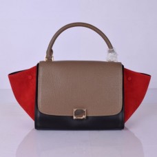 Bolso Celine Medium Trapeze de ante color caqui, negro y rojo.