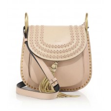 Bolso de hombro pequeño de piel trenzada y con tachuelas de Chloe Hudson