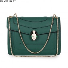 Bolso de hombro Bvlgari Serpenti de piel de becerro GM, color verde oscuro 233 Bolso de hombro Bvlgari Serpenti de piel de becerro GM, color verde oscuro 233