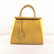 Bolso pequeño Fendi 2jours con vetas cruzadas amarillas y detalles en piel Ferrari color amarillo limón.