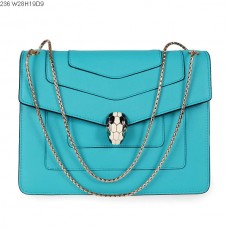 Bolso Bvlgari Serpenti GM de piel de becerro en azul marino.