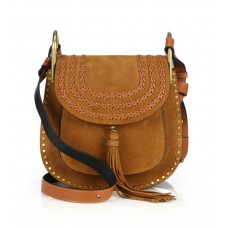 Bolso de hombro pequeño de ante trenzado y con tachuelas de Chloe Hudson
