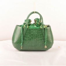 Bolso mediano Fendi B Fab de piel verde con vetas de cocodrilo y asa superior. Bolso mediano Fendi B Fab de piel verde con vetas de cocodrilo y asa superior.