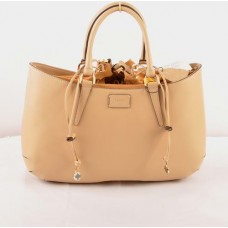 Bolso grande Fendi B Fab de piel Ferrari color albaricoque con asa superior.