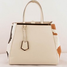 Bolso grande Fendi 2jours White Cross Veins con detalles en piel de crin negra y amarilla tierra.