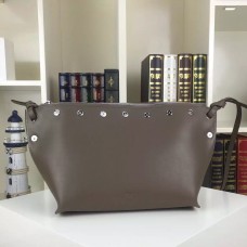 Bolso mediano estilo marinero de Celine en piel de becerro color caqui.