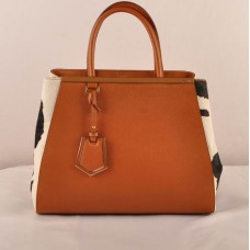 Bolso mediano Fendi 2jours Earth Yellow Cross Veins con detalles en piel de crin amarilla y negra/blanca.