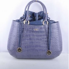 Bolso grande Fendi B Fab de piel azul con vetas de cocodrilo y asa superior. Bolso grande Fendi B Fab de piel azul con vetas de cocodrilo y asa superior.