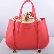 Bolso grande Fendi B Fab de piel de ciervo roja color sandía con asa superior.