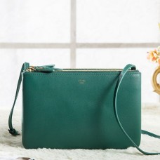 Bolso bandolera pequeño Celine Trio en piel de becerro verde. Bolso bandolera pequeño Celine Trio en piel de becerro verde.