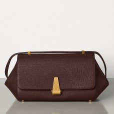 Bolso Bottega Veneta Small BV Angle en color burdeos Palmellato