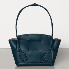 Bolso Bottega Veneta Arco 33 Intrecciato de piel de becerro azul marino