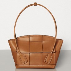 Bolso Bottega Veneta Arco 33 Intrecciato de piel de becerro color madera