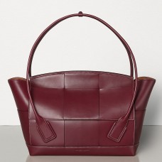 Bolso Bottega Veneta Arco 48 Intrecciato de piel de becerro burdeos