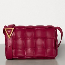 Bolso Cassette acolchado Bottega Veneta en piel de becerro Amaranto