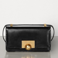 Bolso Bottega Veneta Mini BV Classic en piel de becerro negra.