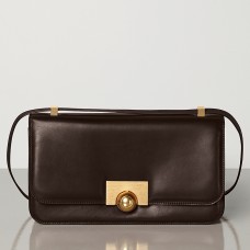 Bolso clásico Bottega Veneta BV en piel de becerro francesa color chocolate.