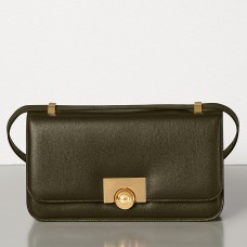 Bolso clásico Bottega Veneta BV en piel color caqui.