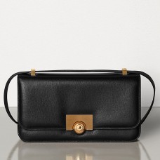 Bolso clásico Bottega Veneta BV en piel negra.