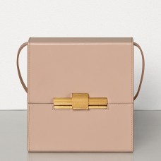 Bolso Daisey de Bottega Veneta en piel de becerro francesa color nude.
