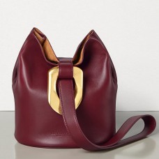 Bolso Drop de Bottega Veneta en piel napa color burdeos. Bolso Drop de Bottega Veneta en piel napa color burdeos.