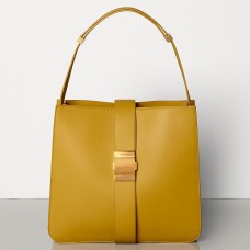 Bolso Marie de Bottega Veneta en piel napa color caramelo.