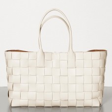 Bottega Veneta Tote mediano en blanco Maxi Intreccio