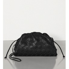 Bottega Veneta Clutch The Pouch 20 de piel de cordero intrecciato negra
