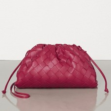 Bottega Veneta Clutch The Pouch 20 de piel de cordero Amaranto Intrecciato