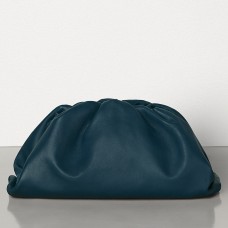 Bolso de mano Bottega Veneta The Pouch en piel de becerro azul marino Bolso de mano Bottega Veneta The Pouch en piel de becerro azul marino
