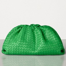 Bottega Veneta Clutch The Pouch en cuero Intrecciato verde