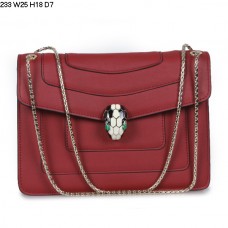 Bolso de hombro Bvlgari Serpenti de piel de becerro GM, color rojo vino 233 Bolso de hombro Bvlgari Serpenti de piel de becerro GM, color rojo vino 233