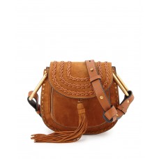 Bolso de hombro mini de ante color caramelo de Chloe Hudson