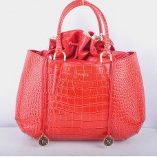 Bolso grande Fendi B Fab de piel roja con vetas de cocodrilo y asa superior.