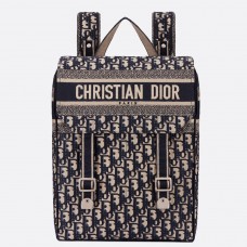 Mochila Dior en lona azul con bordado oblicuo.