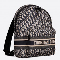 Mochila Dior Diortravel en lona técnica azul oblicua.
