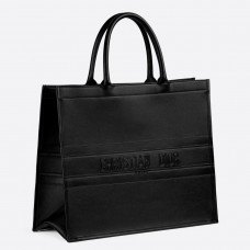 Bolso tote Dior Book en piel de becerro lisa negra.