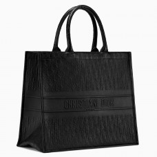 Bolso tote Dior Oblique de piel de becerro repujada. Bolso tote Dior Oblique de piel de becerro repujada.